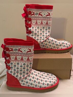 UGG 1111910 Holiday Sweater Flat Pull-on Knit Boots Ribbon Red /White Size 7
